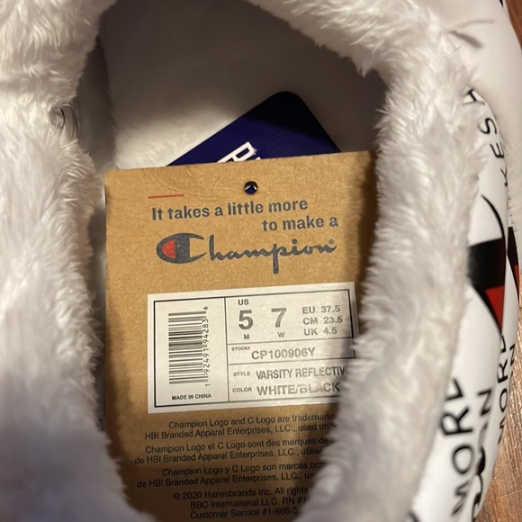 Women’s champion slippers size 5 men’s or size 7 women’s - Picture 3 of 5